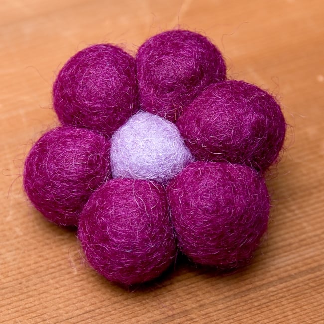 フェルトのお花ブローチ - 紫×藤色の写真1枚目です。全体写真です。ピン,ブローチ,フェルト,花