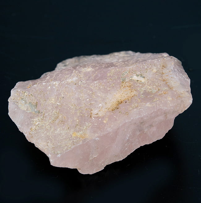ローズ クオーツの原石[114g] 3 - 全体写真です