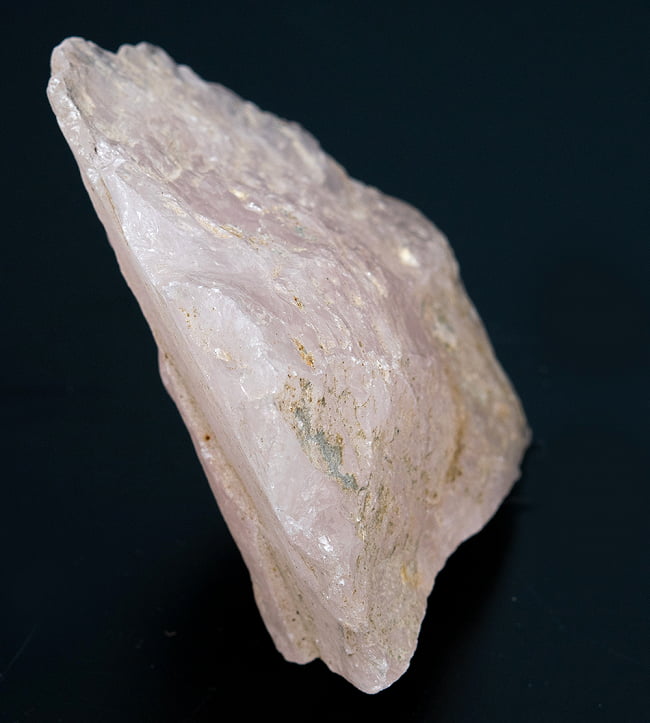 ローズ クオーツの原石[114g]の写真1枚目です。全体写真です宝石の原石,宝石,パワーストーン,クオーツ、ローズクオーツ、ピンク水晶,水晶,紅水晶