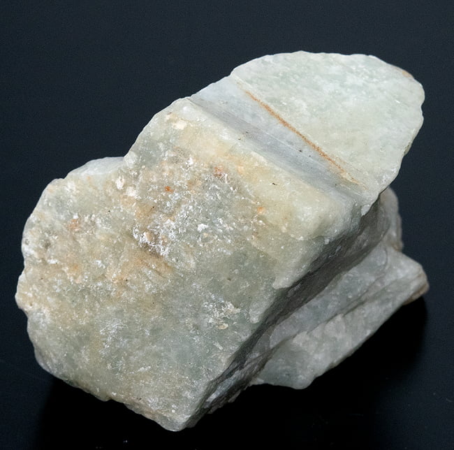ネフライトの原石[228g]の写真1枚目です。こちらがお送りするネフライトになります宝石の原石,宝石,パワーストーン,ネフライト,スレート