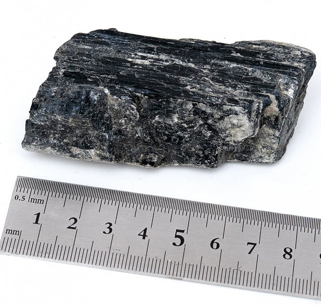 ブラック トルマリンの原石[174g] 7 - サイズ比較のために定規と一緒に撮影しました