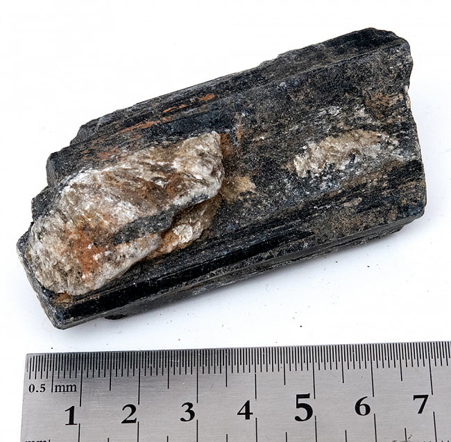 ブラック トルマリンの原石[154g] 6 - サイズ比較のために定規と一緒に撮影しました