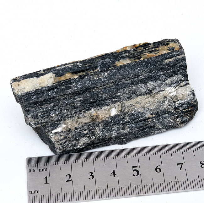 ブラック トルマリンの原石[146g] 6 - サイズ比較のために定規と一緒に撮影しました