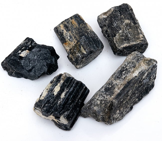 ブラック トルマリンの原石[50-100gの石 5個セット 計:670g]の写真1枚目です。お送りするトルマリンです宝石の原石,宝石,パワーストーン,トルマリン、ブラックトルマリン、電気石