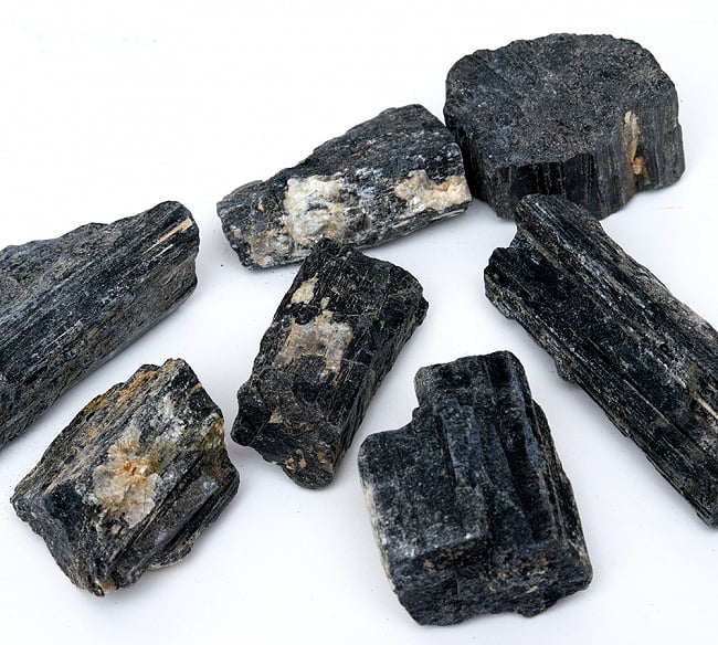 ブラック トルマリンの原石[100g-150gの石 7個セット 計:537g]の写真1枚目です。お送りするトルマリンです宝石の原石,宝石,パワーストーン,トルマリン、ブラックトルマリン、電気石