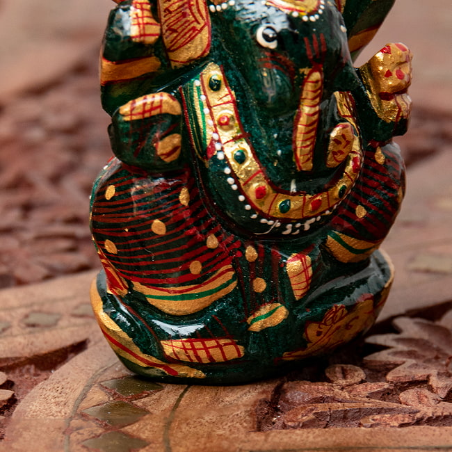 【一点物】手彫りのマルガジ・ガネーシャ（インド翡翠） - 約127g 5 - 別の箇所を見てみました。
