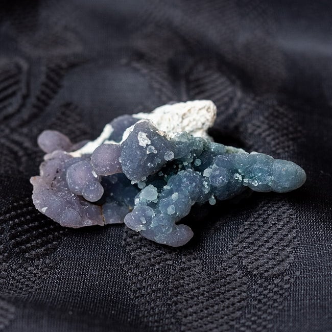 〔一点物〕グレープアゲート　原石　天然石　スラウェシ島産〔20g〕の写真グレープアゲート,Grape Agate,原石,天然石,パワーストーン,タロットカード,オラクルカード,浄化,幸運,クリスタル