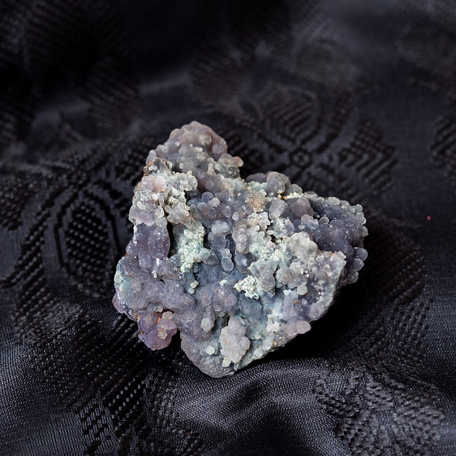 〔一点物〕グレープアゲート　原石　天然石　スラウェシ島産〔37g〕の写真グレープアゲート,Grape Agate,原石,天然石,パワーストーン,タロットカード,オラクルカード,浄化,幸運,クリスタル