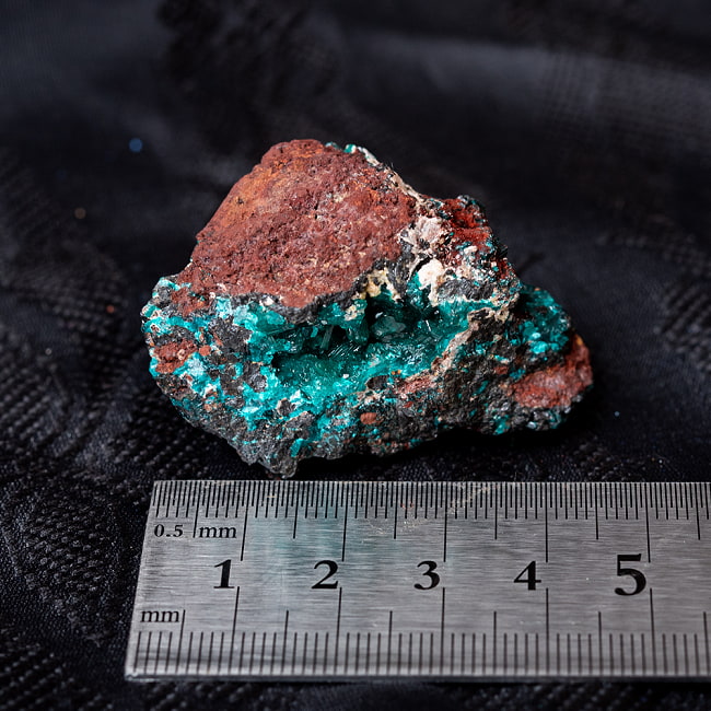 〔一点物〕ダイオプテーズ　翠銅鉱　原石　天然石　コンゴ産〔53g〕 5 - ものさしとのサイズ比較です