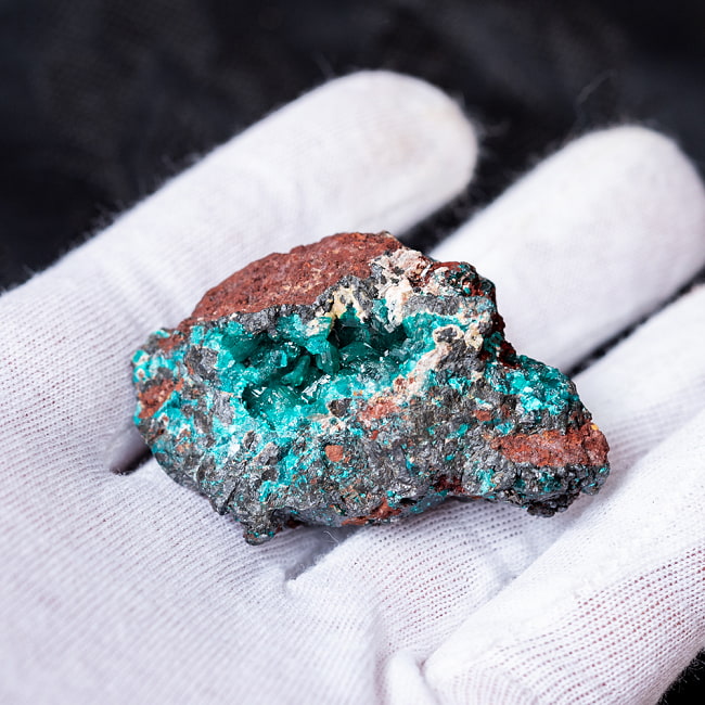 〔一点物〕ダイオプテーズ　翠銅鉱　原石　天然石　コンゴ産〔53g〕 6 - このくらいのサイズ感となります