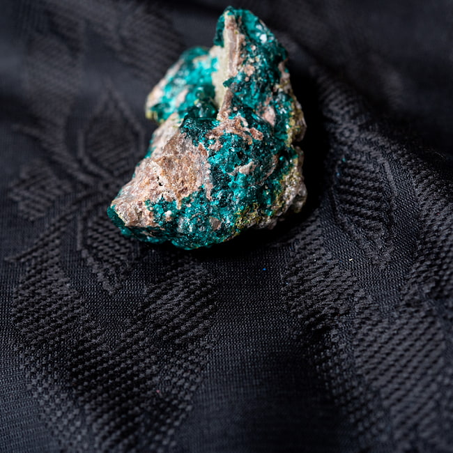 〔一点物〕ダイオプテーズ　翠銅鉱　原石　天然石　コンゴ産〔36g〕 3 - 拡大写真です