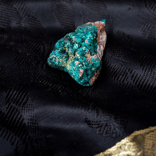 〔一点物〕ダイオプテーズ　翠銅鉱　原石　天然石　コンゴ産〔38g〕 3 - 拡大写真です