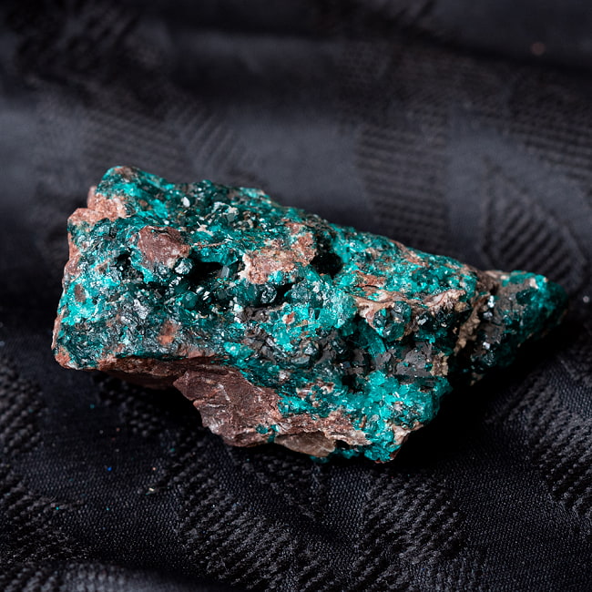 〔一点物〕ダイオプテーズ　翠銅鉱　原石　天然石　コンゴ産〔75g〕 2 - 別の角度からの写真です