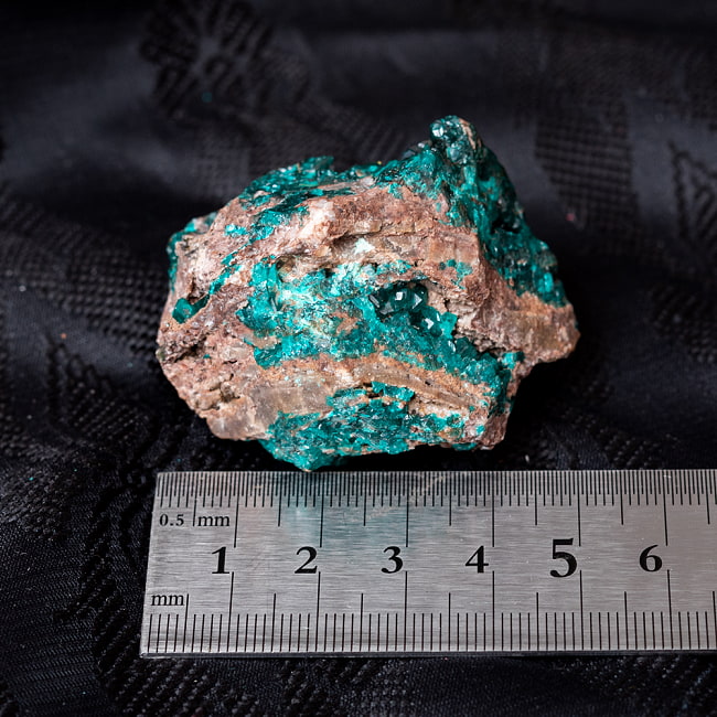 〔一点物〕ダイオプテーズ　翠銅鉱　原石　天然石　コンゴ産〔72g〕 5 - ものさしとのサイズ比較です