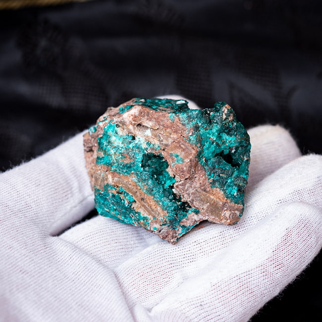 〔一点物〕ダイオプテーズ　翠銅鉱　原石　天然石　コンゴ産〔72g〕 6 - このくらいのサイズ感となります