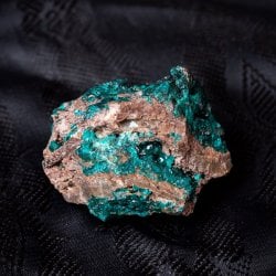 〔一点物〕ダイオプテーズ 翠銅鉱 原石 天然石 コンゴ産〔72g〕
