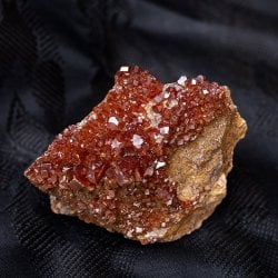 〔一点物〕バナジナイト バナジン鉛鉱 褐鉛鉱 米国産〔118g〕