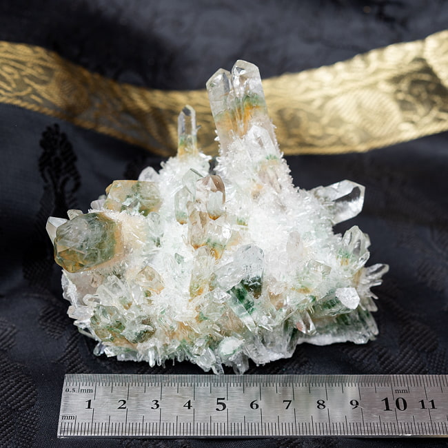 〔一点物〕グリーンガーデンクォーツ　人の手によって育てられた　天然水晶由来　水晶　クラスター〔424g〕 5 - ものさしとのサイズ比較です