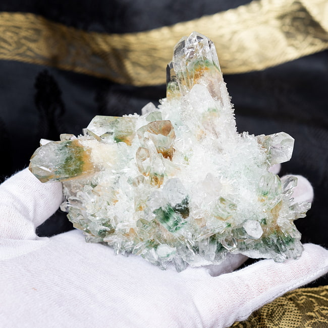 〔一点物〕グリーンガーデンクォーツ　人の手によって育てられた　天然水晶由来　水晶　クラスター〔424g〕 6 - このくらいのサイズ感となります