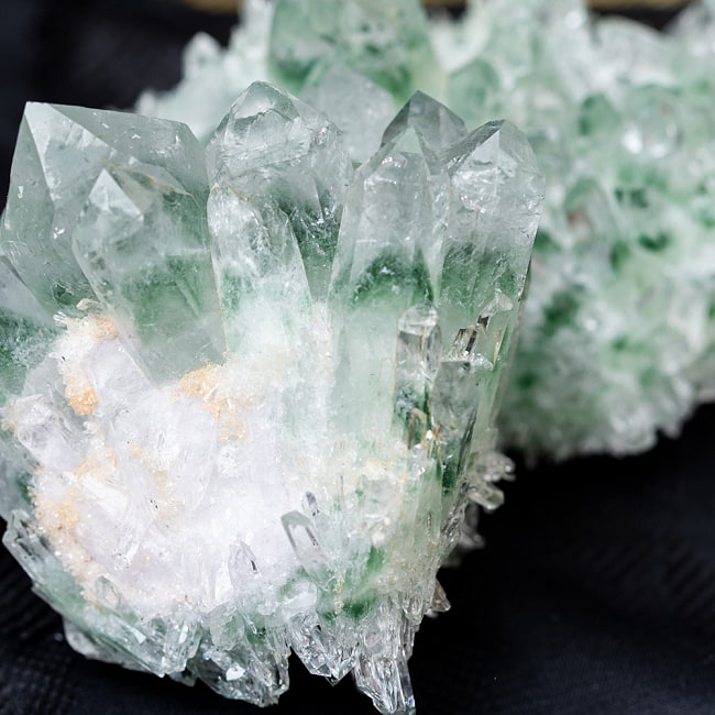 一点物〕グリーンガーデンクォーツ 人の手によって育てられた 天然水晶