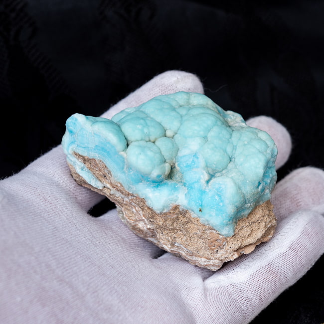 〔一点物〕ブルーアラゴナイト　原石　天然石　モロッコ産〔138g〕 6 - このくらいのサイズ感となります