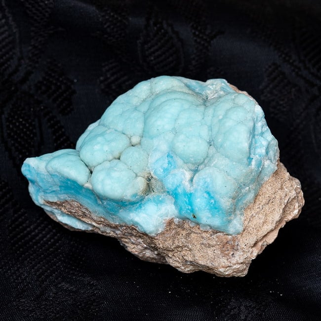 〔一点物〕ブルーアラゴナイト　原石　天然石　モロッコ産〔138g〕の写真1枚目です。世界に一つしかない、原石です。Blue Aragonite,,第5チャクラ,スロートチャクラ,,原石,天然石,パワーストーン,タロットカード,オラクルカード,浄化