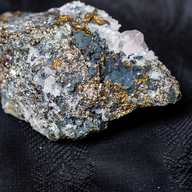 〔一点物〕ボーナイト　水晶付き　黄鉱中の斑銅鉱　　原石　天然石　ニューメキシコ産〔132g〕 3 - 拡大写真です
