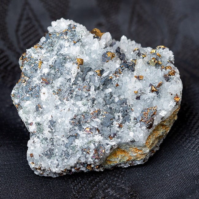 〔一点物〕ボーナイト　水晶付き　黄鉱中の斑銅鉱　　原石　天然石　ニューメキシコ産〔101g〕 4 - とても雰囲気があります