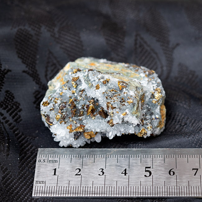 〔一点物〕ボーナイト　水晶付き　黄鉱中の斑銅鉱　　原石　天然石　ニューメキシコ産〔101g〕 5 - ものさしとのサイズ比較です