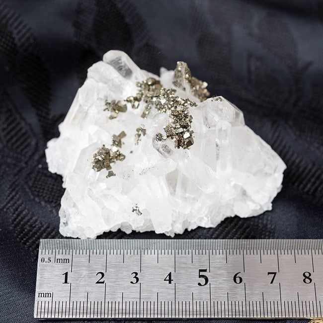 〔一点物〕水晶とパイライト　原石　天然石　ペルー産〔127g〕 5 - ものさしとのサイズ比較です