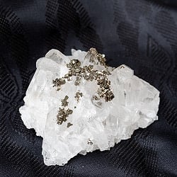 〔一点物〕水晶とパイライト　原石　天然石　ペルー産〔127g〕の商品写真