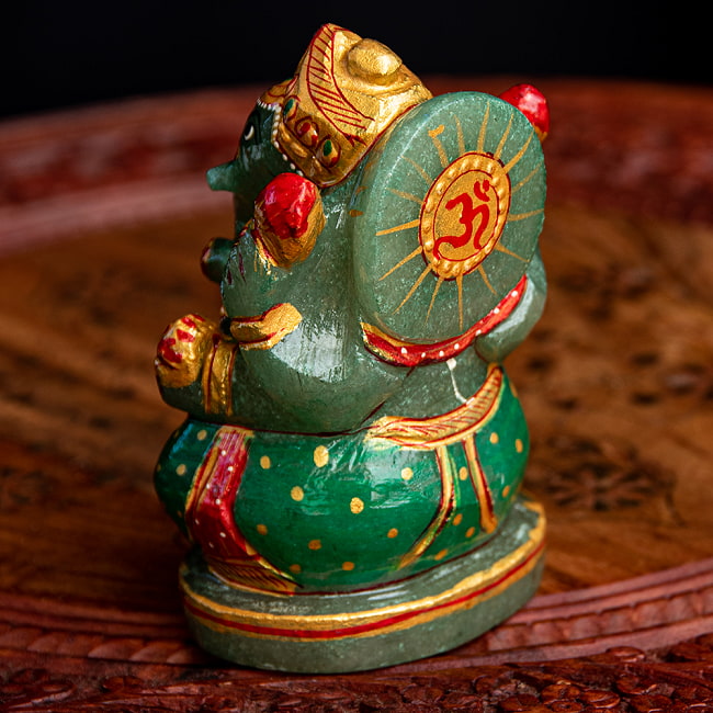 【一点物・天然石】手彫りのアングリ・ガネーシャ（インド翡翠） - 約10.5cm 6 - 背中側も美しくペイントされています。