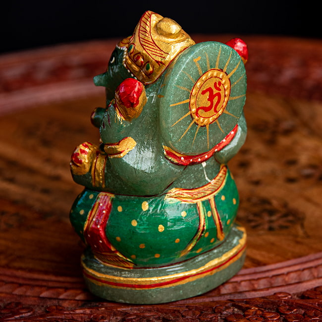 【一点物・天然石】手彫りのアングリ・ガネーシャ(インド翡翠) - 約10.5cm 6 - 背中側も美しくペイントされています。