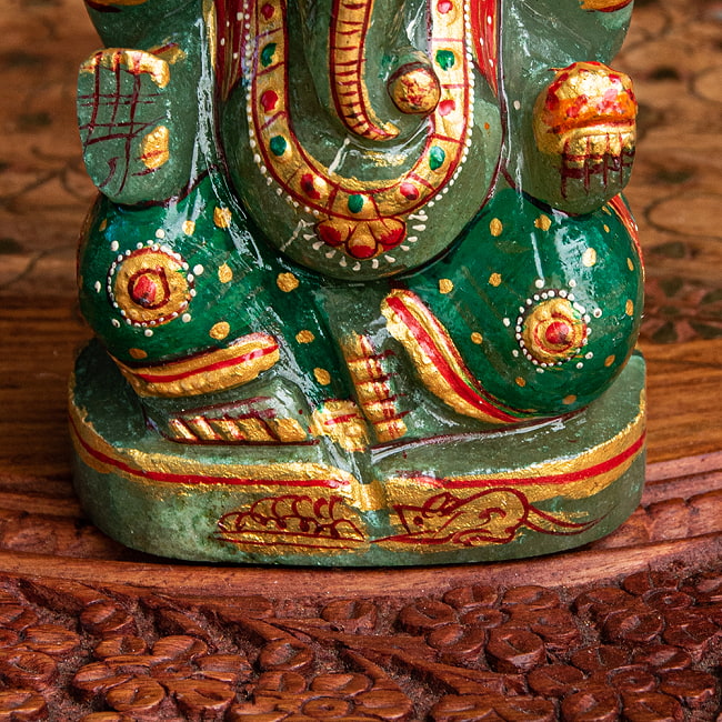 【一点物・天然石】手彫りのアングリ・ガネーシャ(インド翡翠) - 約10.5cm 5 - 別の箇所を見てみました。