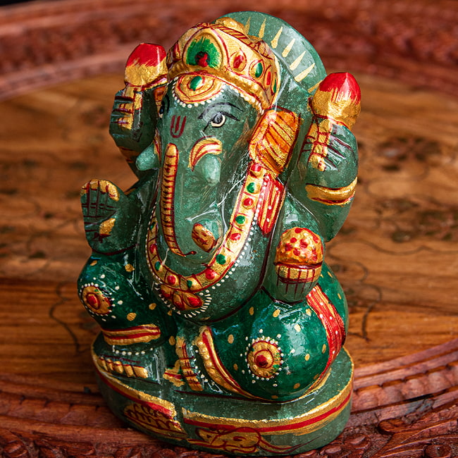 【一点物・天然石】手彫りのアングリ・ガネーシャ(インド翡翠) - 約10.5cm 3 - 別の角度から見てみました。