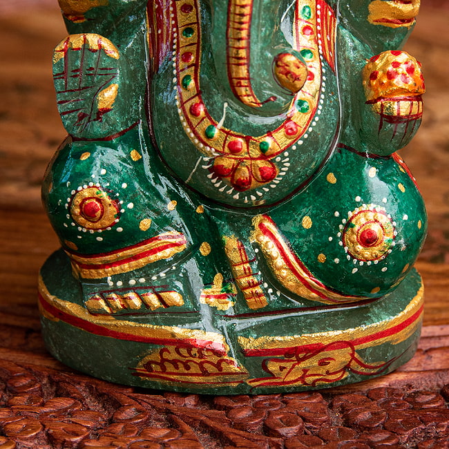 【一点物・天然石】手彫りのアングリ・ガネーシャ(インド翡翠) - 約10.5cm 5 - 別の箇所を見てみました。