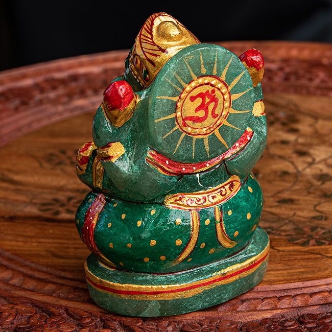 【一点物・天然石】手彫りのアングリ・ガネーシャ(インド翡翠) - 約10.5cm 6 - 背中側も美しくペイントされています。