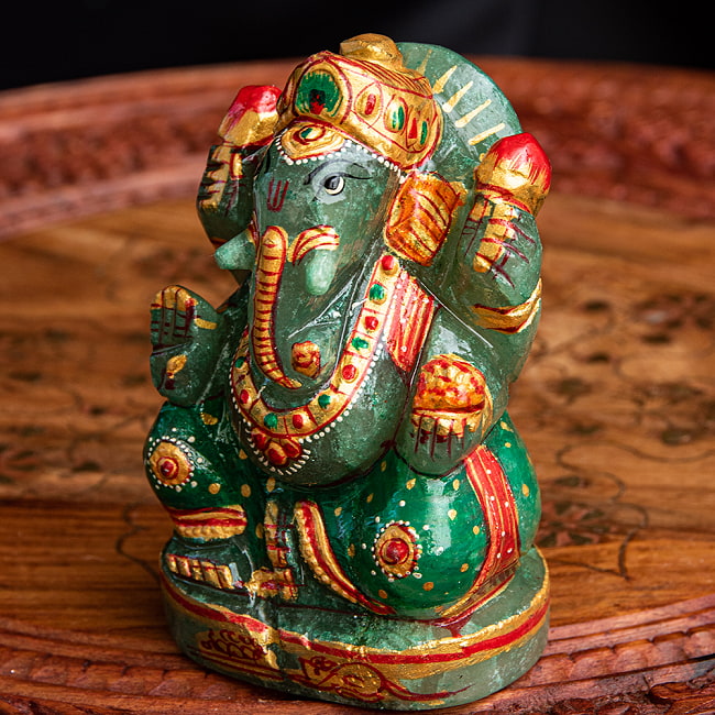 【一点物・天然石】手彫りのアングリ・ガネーシャ(インド翡翠) - 約10.5cm 3 - 別の角度から見てみました。