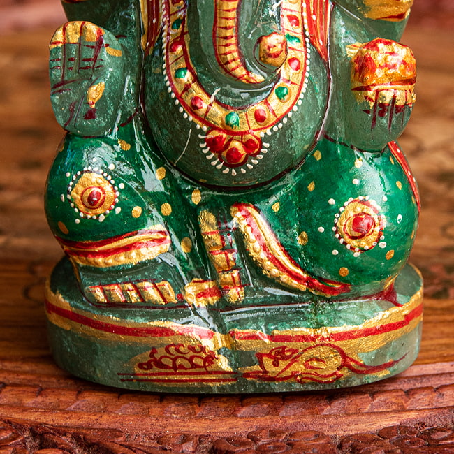 【一点物・天然石】手彫りのアングリ・ガネーシャ(インド翡翠) - 約10.5cm 5 - 別の箇所を見てみました。
