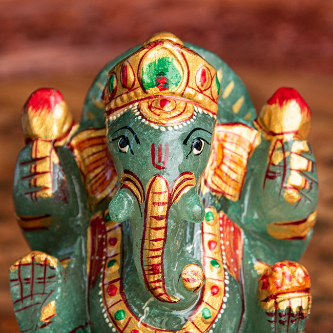 【一点物・天然石】手彫りのアングリ・ガネーシャ(インド翡翠) - 約10.5cm 2 - 斜めから見てみました。