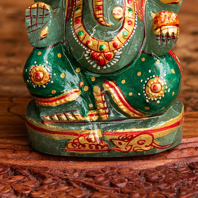 【一点物・天然石】手彫りのアングリ・ガネーシャ(インド翡翠) - 約10.5cm 5 - 別の箇所を見てみました。