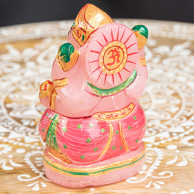 【一点物・天然石】手彫りのローズ・ガネーシャ(紅水晶) - 約9.5cm 6 - 背中側も美しくペイントされています。