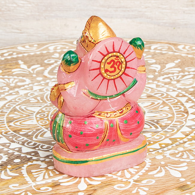 【一点物・天然石】手彫りのローズ・ガネーシャ(紅水晶) - 約9.5cm 6 - 背中側も美しくペイントされています。