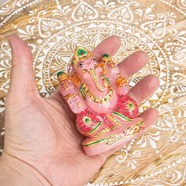 【一点物・天然石】手彫りのローズ・ガネーシャ(紅水晶) - 約9.5cm 7 - 手に取るとこれくらいのサイズ感です。