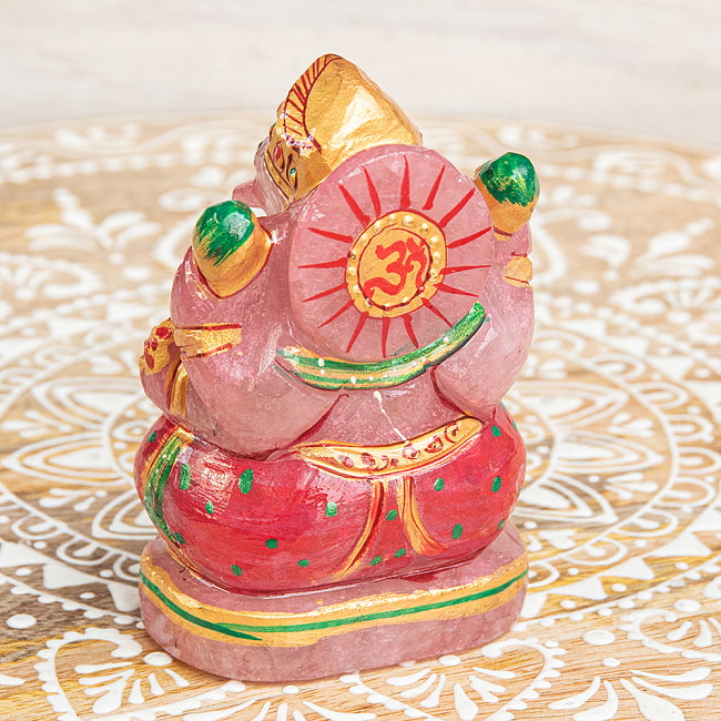 【一点物・天然石】手彫りのローズ・ガネーシャ(紅水晶) - 約9.5cm 6 - 背中側も美しくペイントされています。