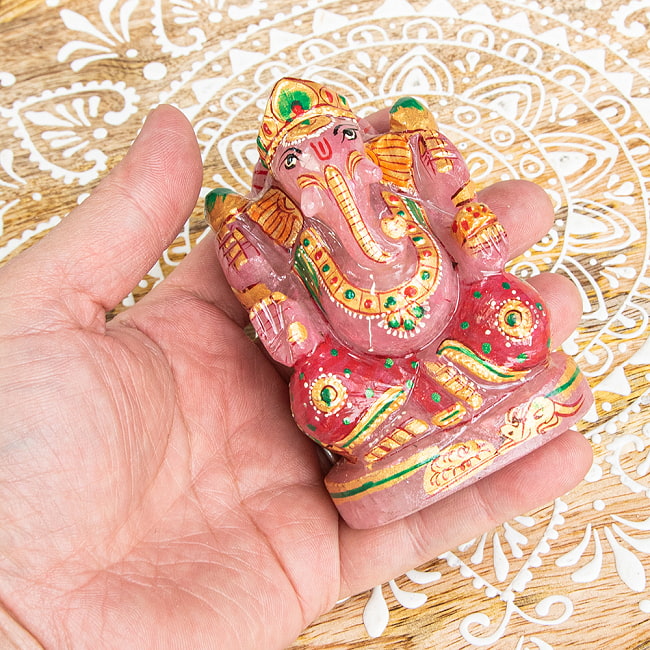 【一点物・天然石】手彫りのローズ・ガネーシャ(紅水晶) - 約9.5cm 7 - 手に取るとこれくらいのサイズ感です。