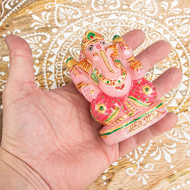 【一点物・天然石】手彫りのローズ・ガネーシャ(紅水晶) - 約9.5cm 7 - 手に取るとこれくらいのサイズ感です。