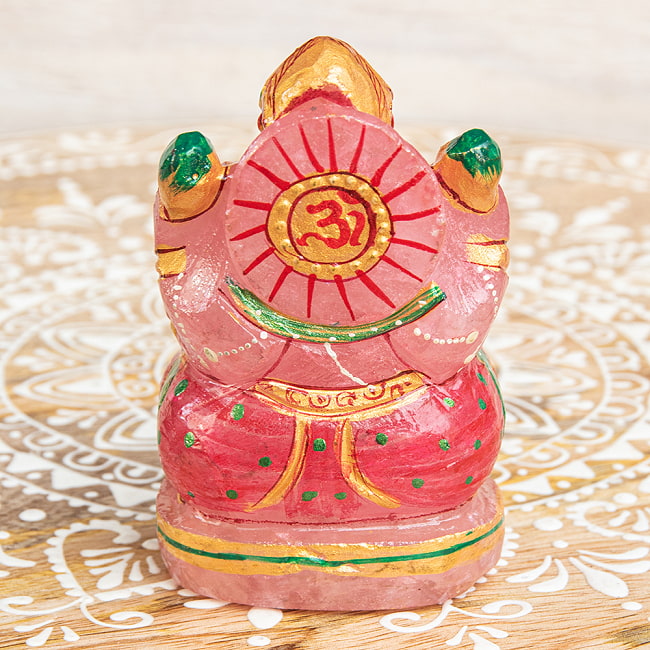 【一点物・天然石】手彫りのローズ・ガネーシャ(紅水晶) - 約9.5cm 6 - 背中側も美しくペイントされています。