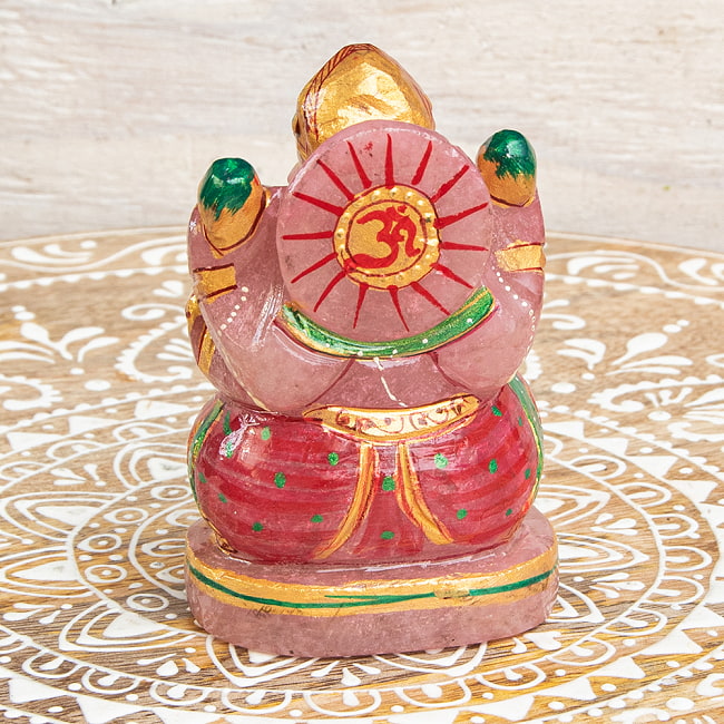 【一点物・天然石】手彫りのローズ・ガネーシャ(紅水晶) - 約9.5cm 6 - 背中側も美しくペイントされています。