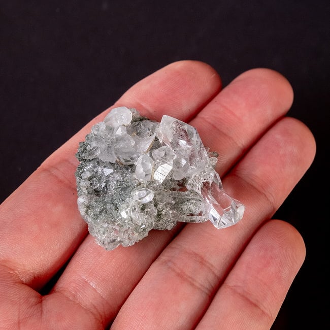 【一点物】 ヒマラヤ水晶原石 【18.5g】クラスター・透明・バーコード・タイムリンク 6 - このくらいのサイズ感になります